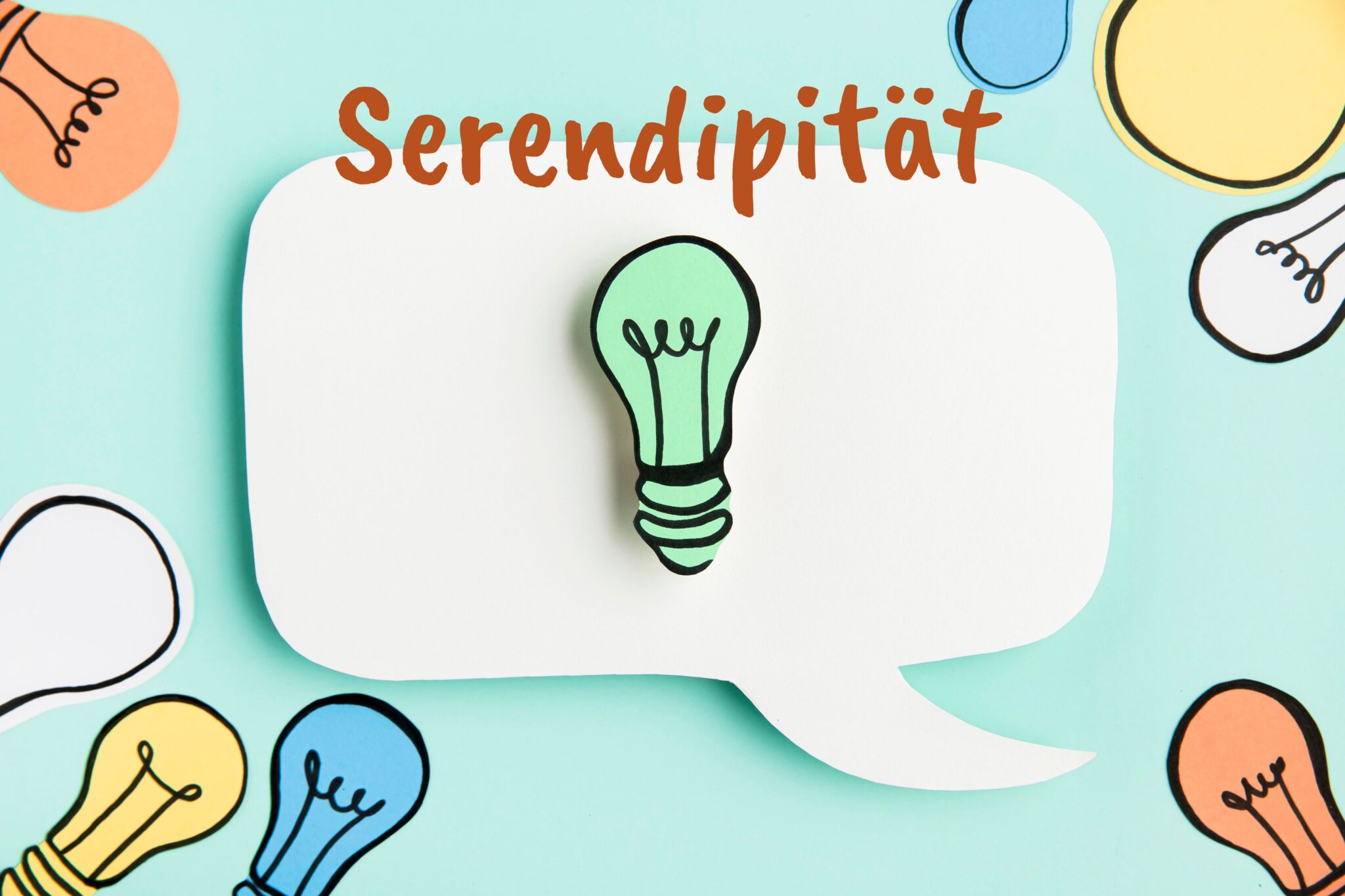 Sprechblasen mit Glühbirnen, die auf spontane Ideen hindeuten. Serendipität steht als Begriff zentral im Bild